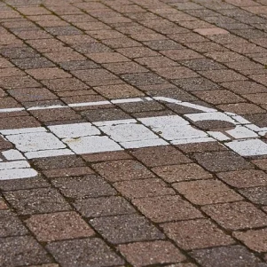 Rechtlicher Rahmen für Anbieter von Ladedienstleistungen für Elektrofahrzeuge in Spanien: CPO, EMSP und Interoperabilitätsvereinbarungen
